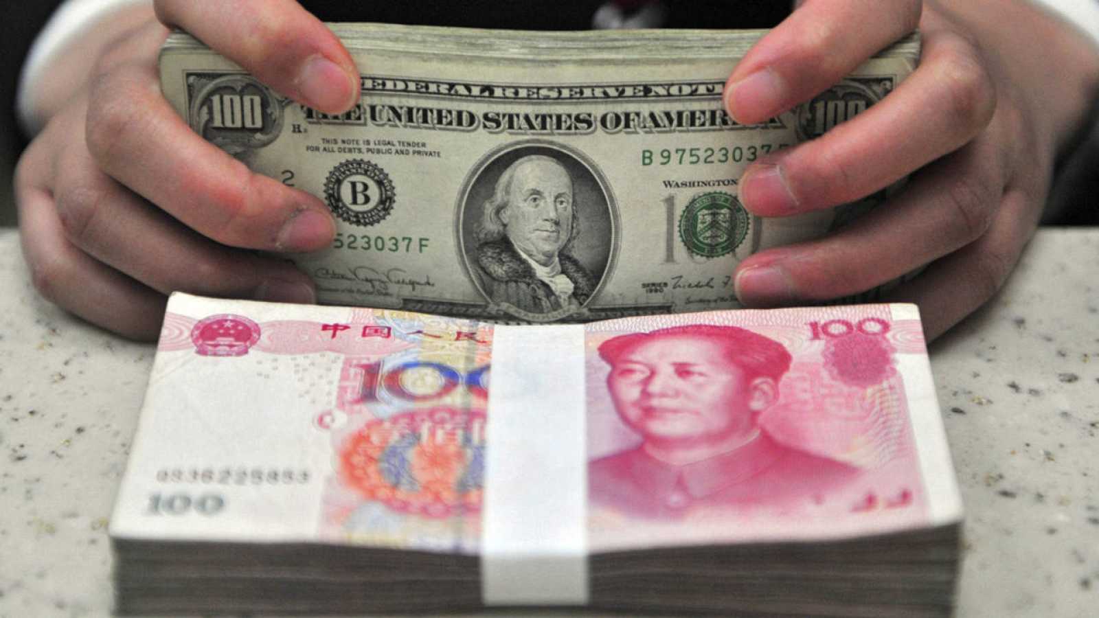 yuanes dólares